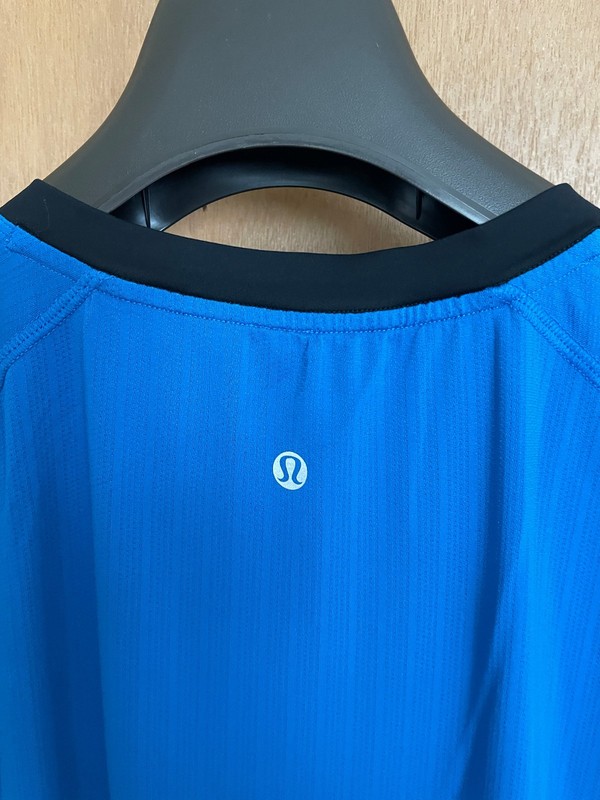 Lululemon Focus V Men's Short Sleeve Shirt - Lakeside Blue/Black XL gallery