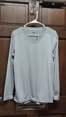 REEBOK Men’s Long Sleeve Silver Gray V-Neck Athletic Fitness Shirt Size S EUC