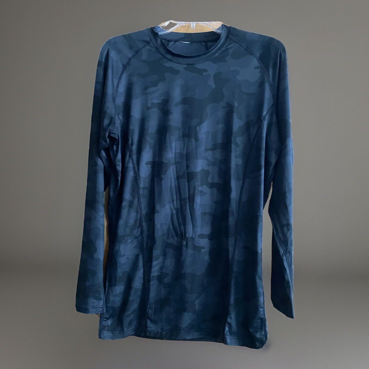Camo Long-Sleeve Athletic Stretch Dark Gray/Black Mens Small or Med Pullover gallery