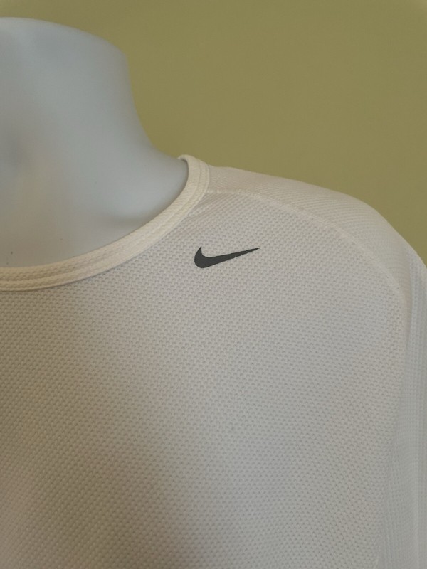 Nike FIT DRY White Short Sleeve T-Shirt Men's XL Polyester gallery