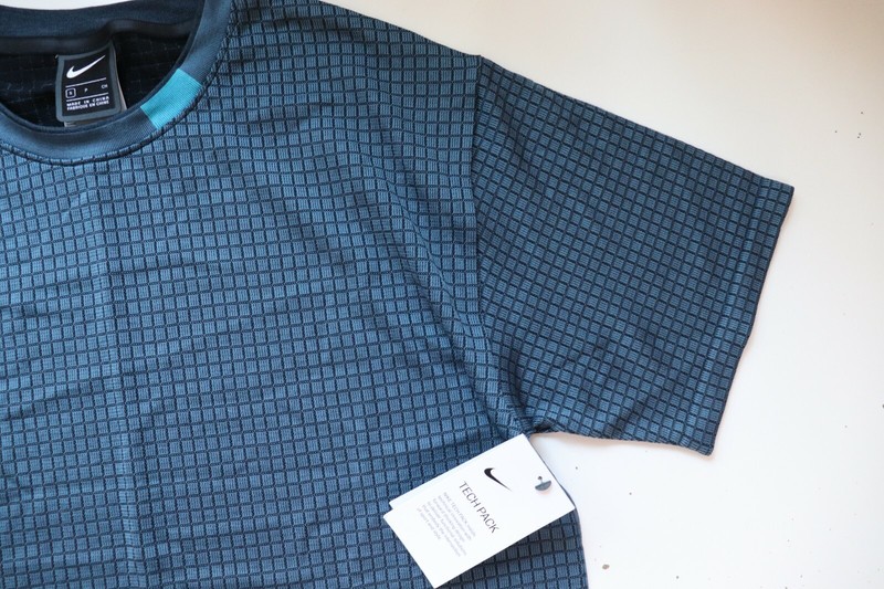 NIKE SPORTSWEAR TECH PACK GRID KNIT SHORT SLEEVE TOP AR1592-418 MEN S gallery