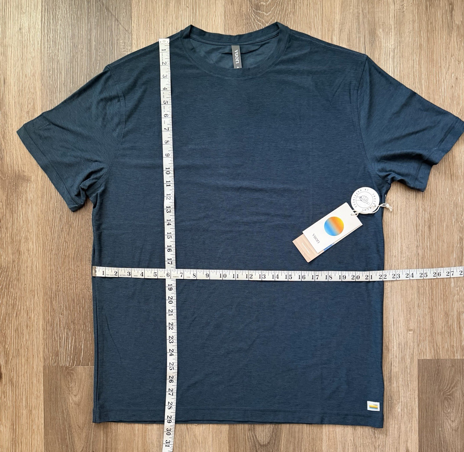 Vuori Strato Tech Tee Navy Heather Sz XL V126 Athletic NWT gallery