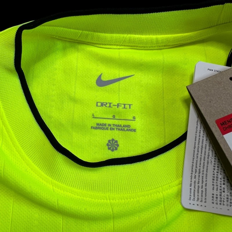 Nike Dri-Fit Football Soccer Double Pocket Referee NWT Volt Yellow Shirt Large gallery