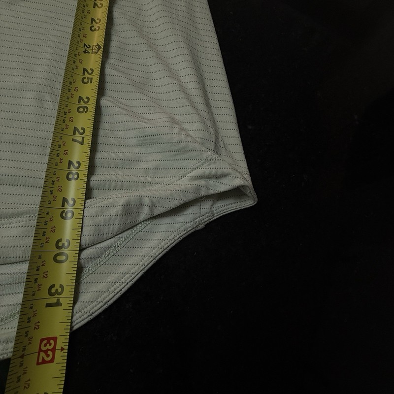 Lululemon Mens Light Mint Green Performance Shirt M Dry Sense Curve Hem gallery