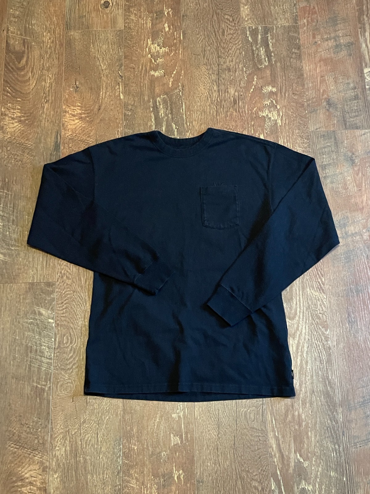 Nike Sportswear Premium Essentials Long-Sleeve Shirt Size Small Pocket All Black gallery