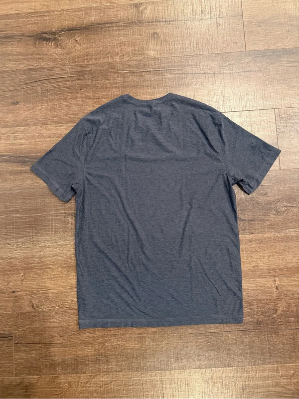Vuori | Strato Tech Tee - Size Medium gallery