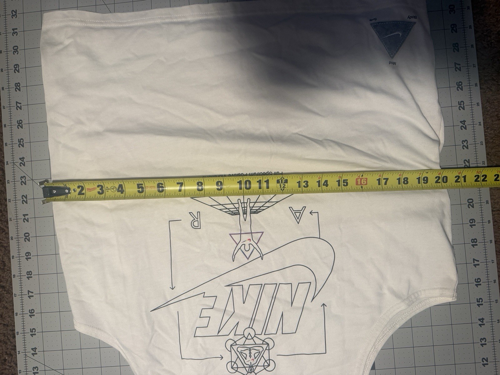 Nike The Nike Tee Graphic Print Sleeveless White Men's L Lightweight Activewear gallery