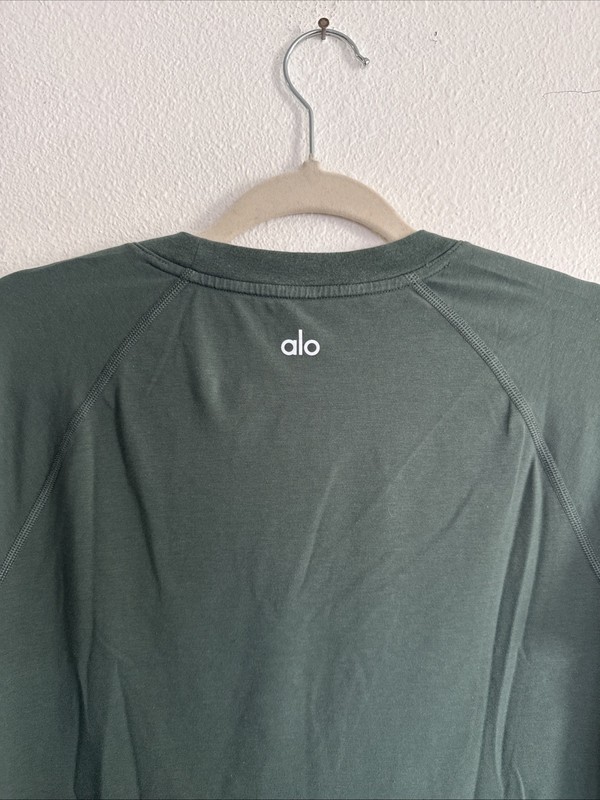 ALO T-shirt Mens Small Stretch Crewneck Performance Green Logo gallery