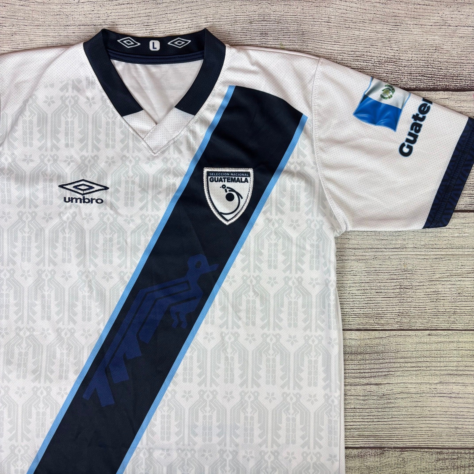 Umbro Guatemala National Team White / Home Soccer Jersey size Men's Large gallery