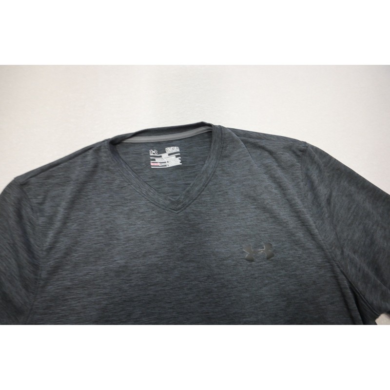 Under Armour T-Shirt Mens Medium Gray HeatGear V-Neck Short Sleeve Loose EUC gallery