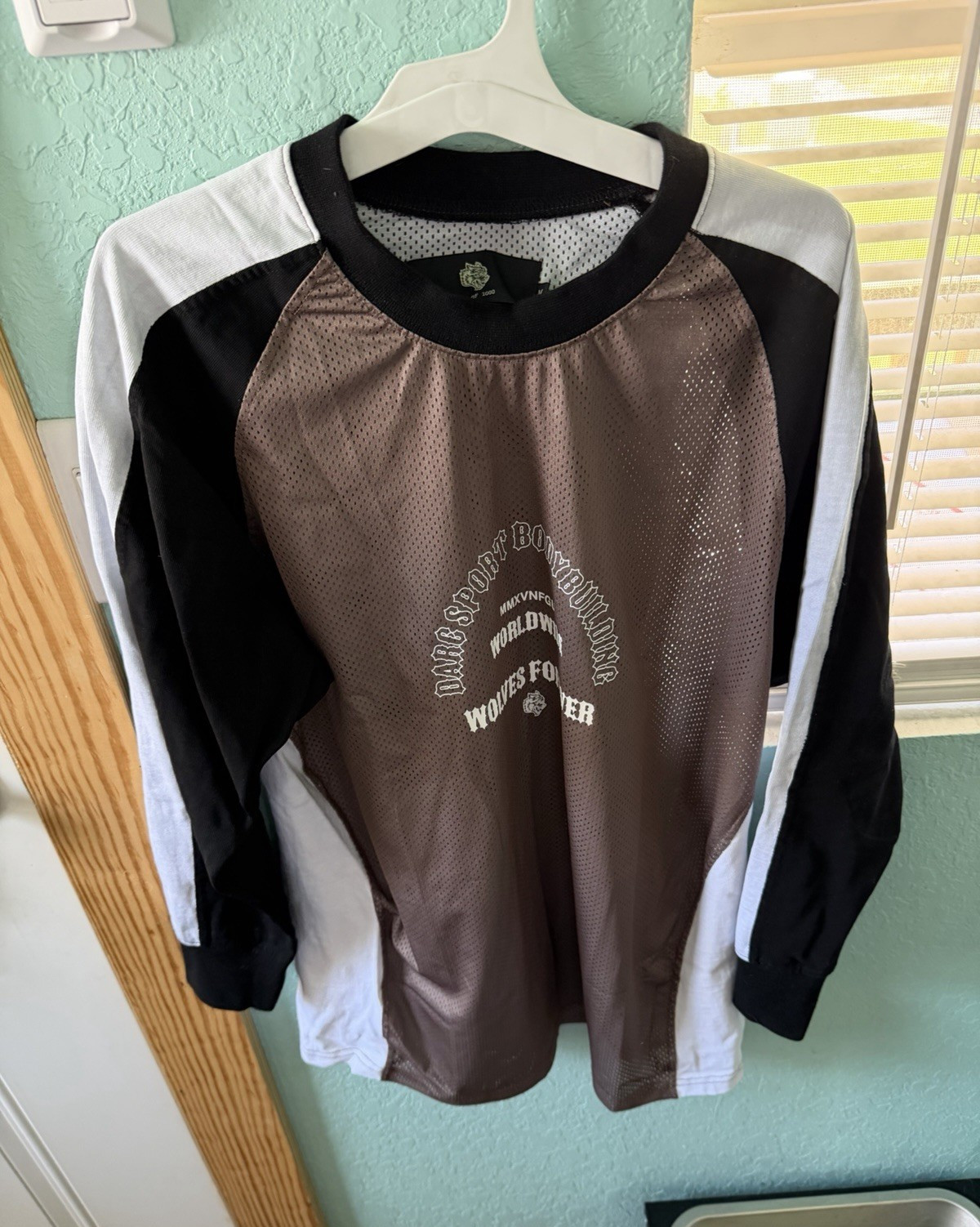 Worldwide Wolves Forever Men's Mesh Jersey Wolf Logo L/S Crew Neck M gallery