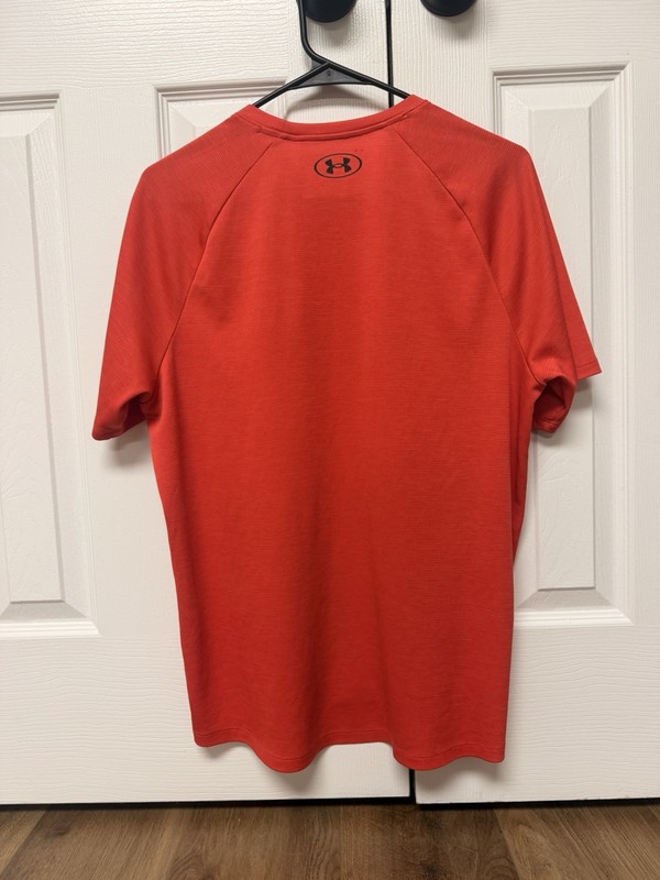 Under Armour Tech Performance Tee Men’s Medium Red Loose Fit Gym Athletic Shirt gallery