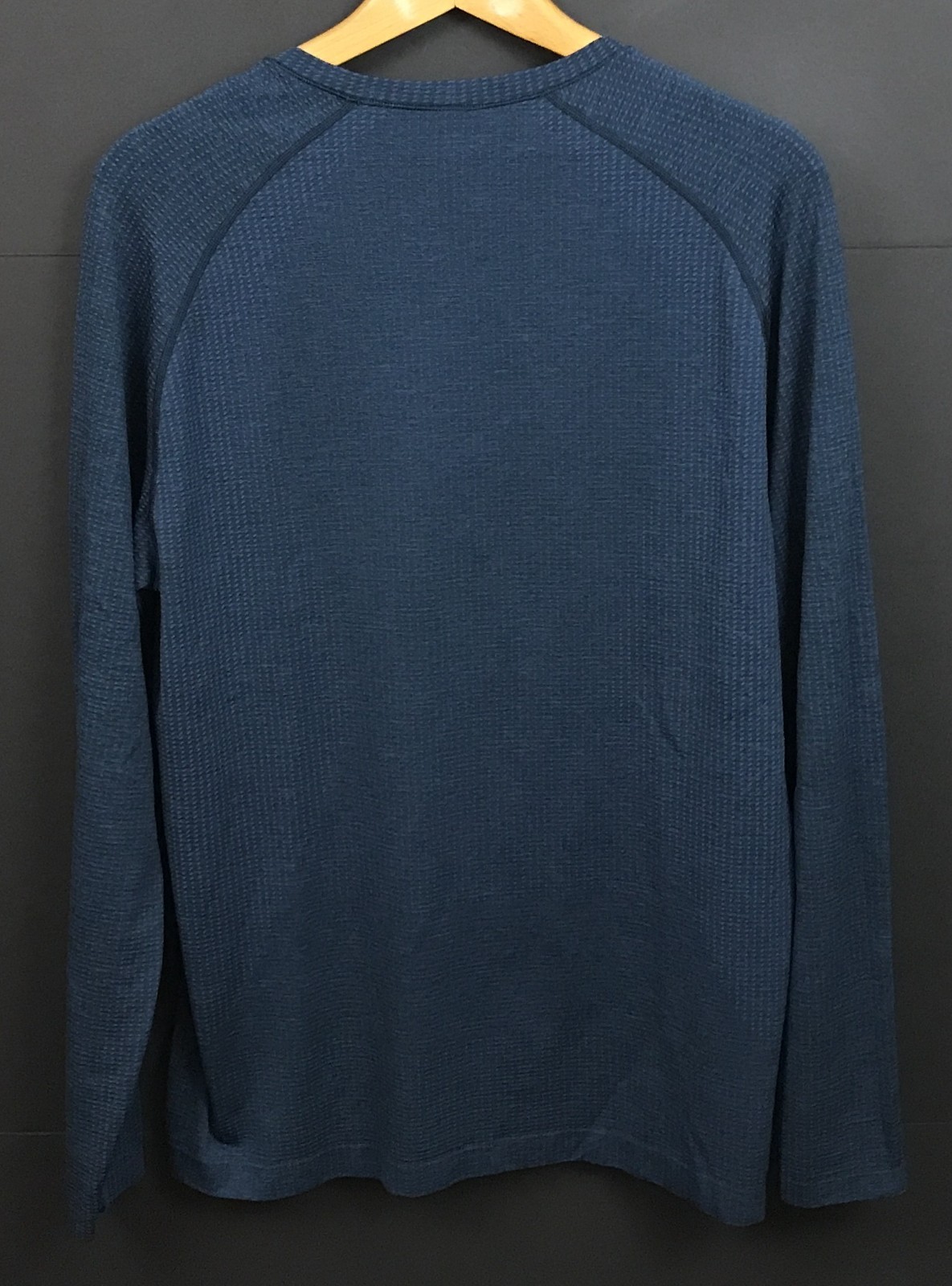 Lululemon Men's Metal Vent Tech Long-Sleeve Shirt Blue Size L gallery