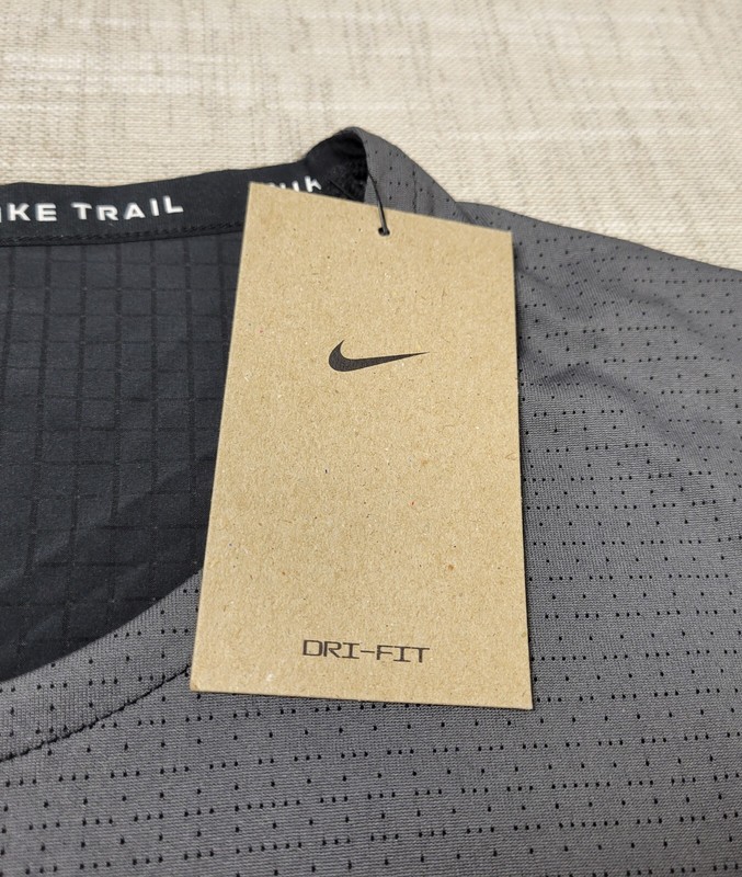 NIKE Trail Running Top Shirt Large Mens Black Gray Dri-Fit Rise 365 Short Sleeve gallery