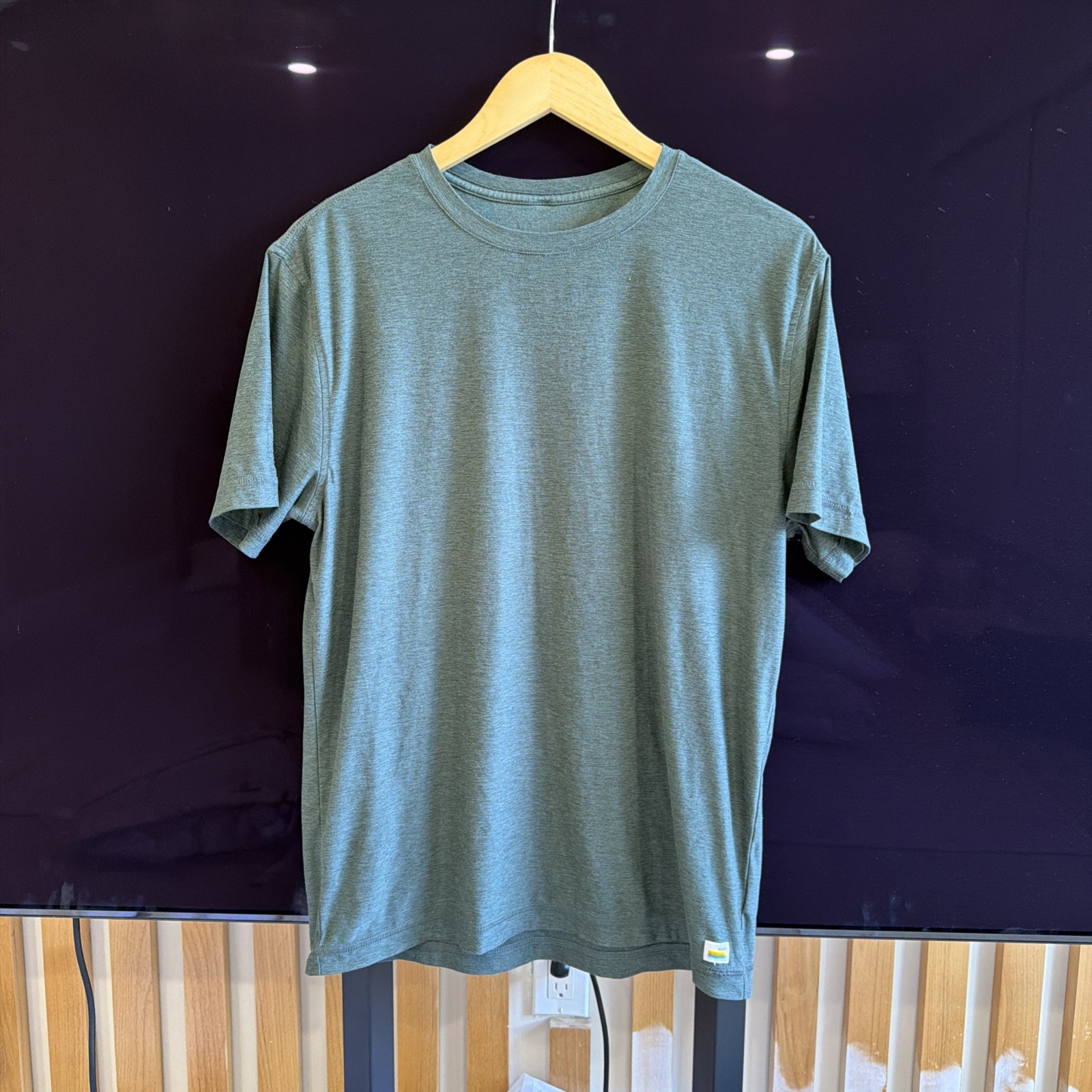 Vuori Strato Tech Tee Men’s XL (See Measurement) Sea Pine Heather Green Athletic gallery