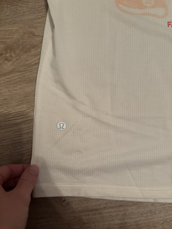 Lululemon Mesh Shirt NEVER WORN/BRAND NEW Medium gallery