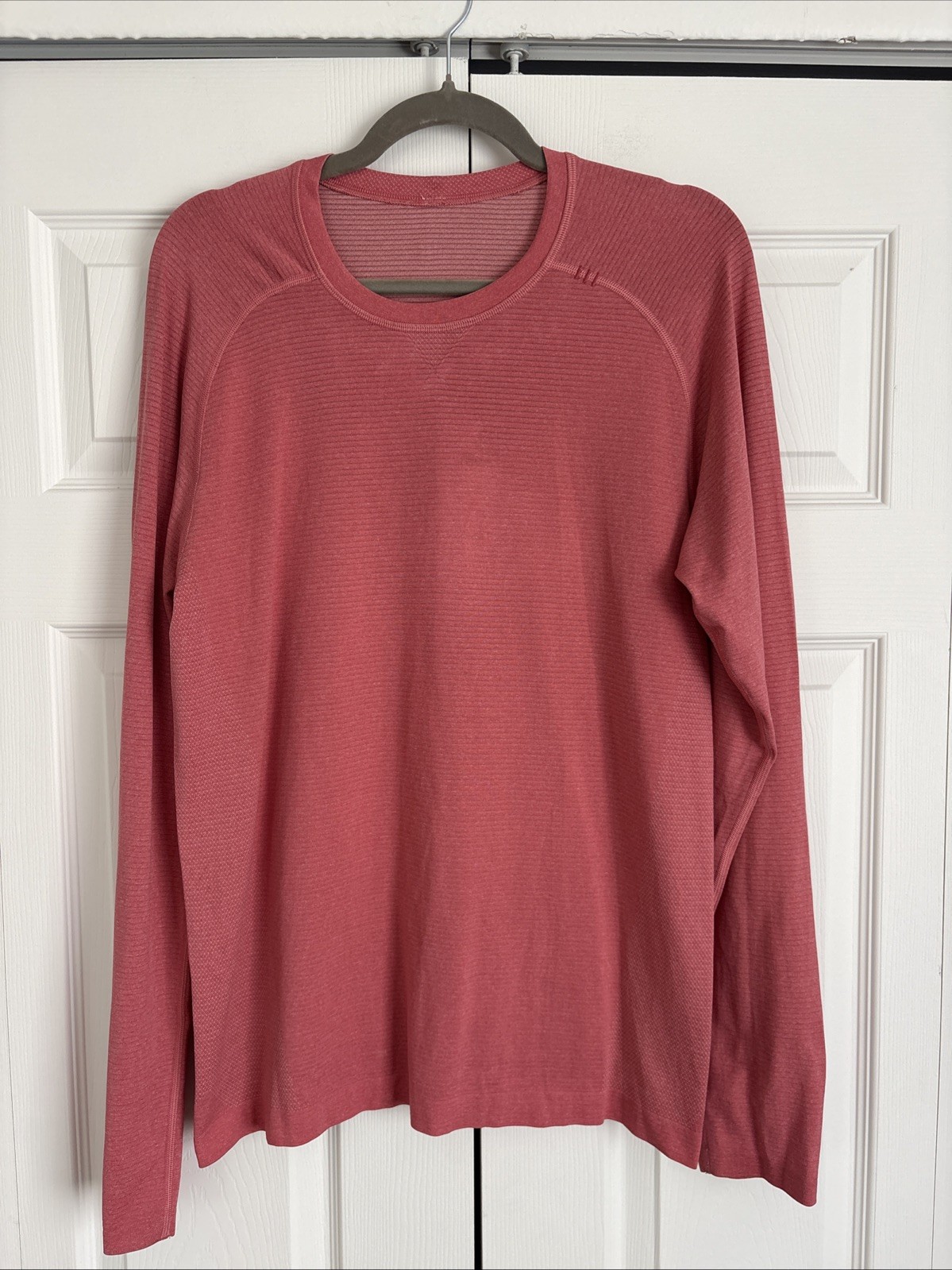 LULULEMON METAL VENT TECH LONG SLEEVE SHIRT IN RUST RED SZ M gallery