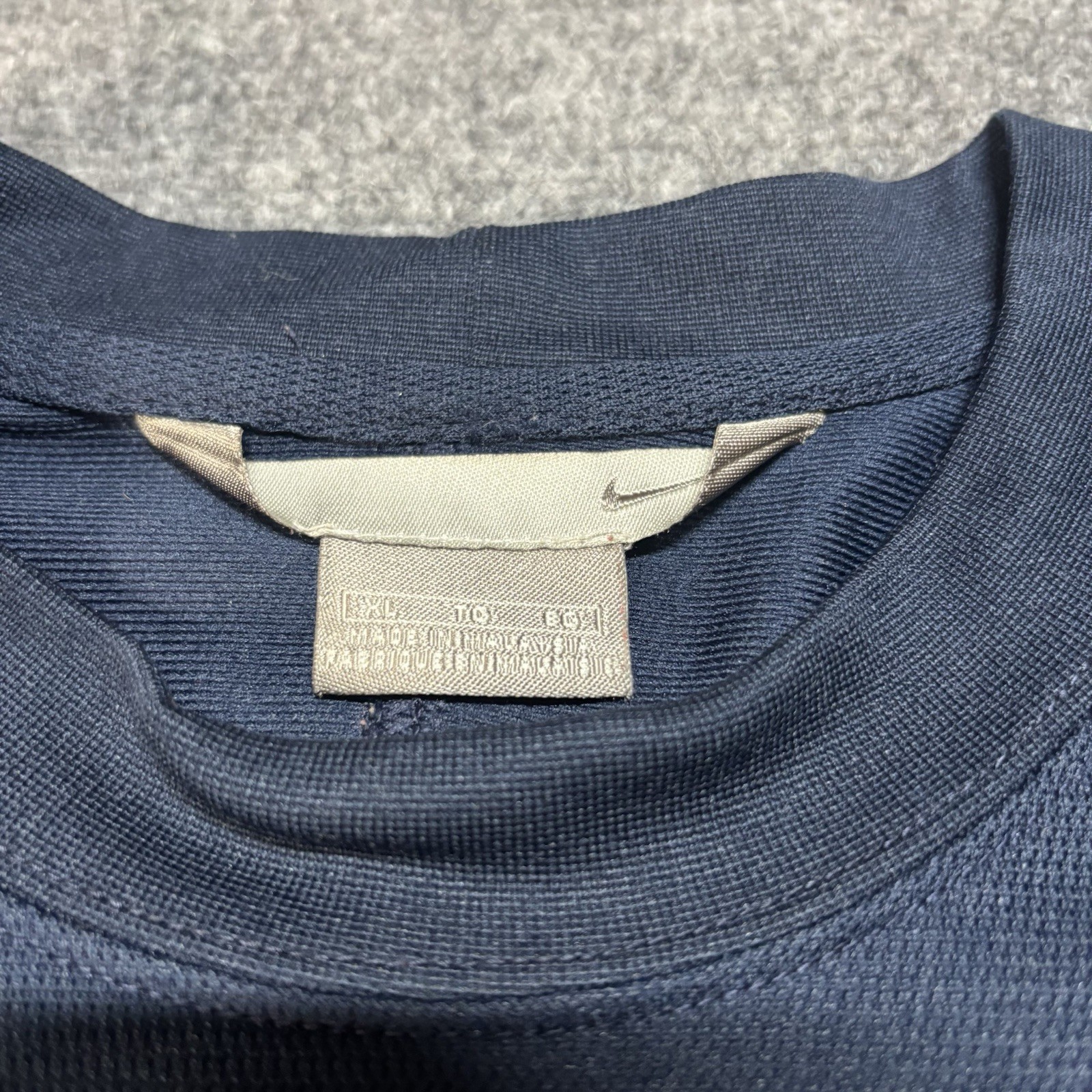 Nike Dri Fit Long Sleeve Crew Neck Gym Running Mini Swoosh Pullover Men’s XL VTG gallery