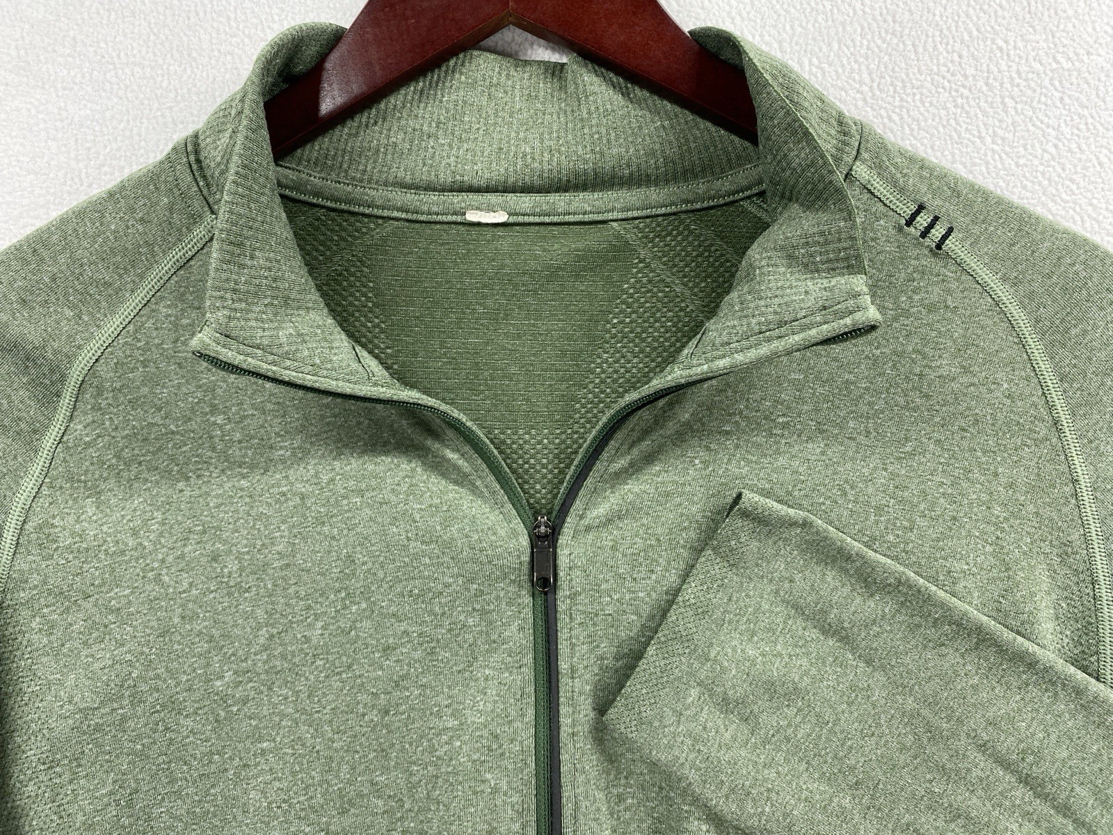 Lululemon Metal Vent Tech 1/4 Zip Mens M Green Pullover Stretch Golf Performance gallery