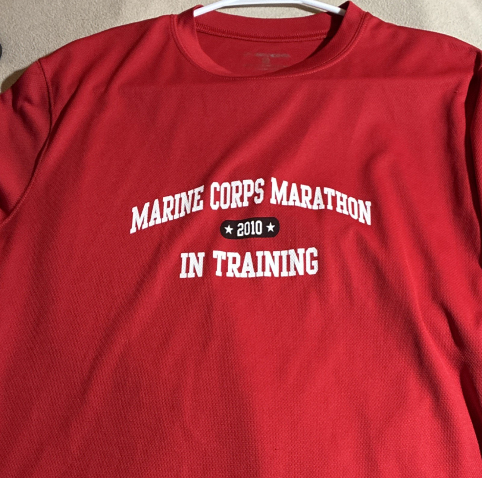 Brooks Marine Corps Marathon In Training Men's Red Activewear T-Shirt Size L gallery