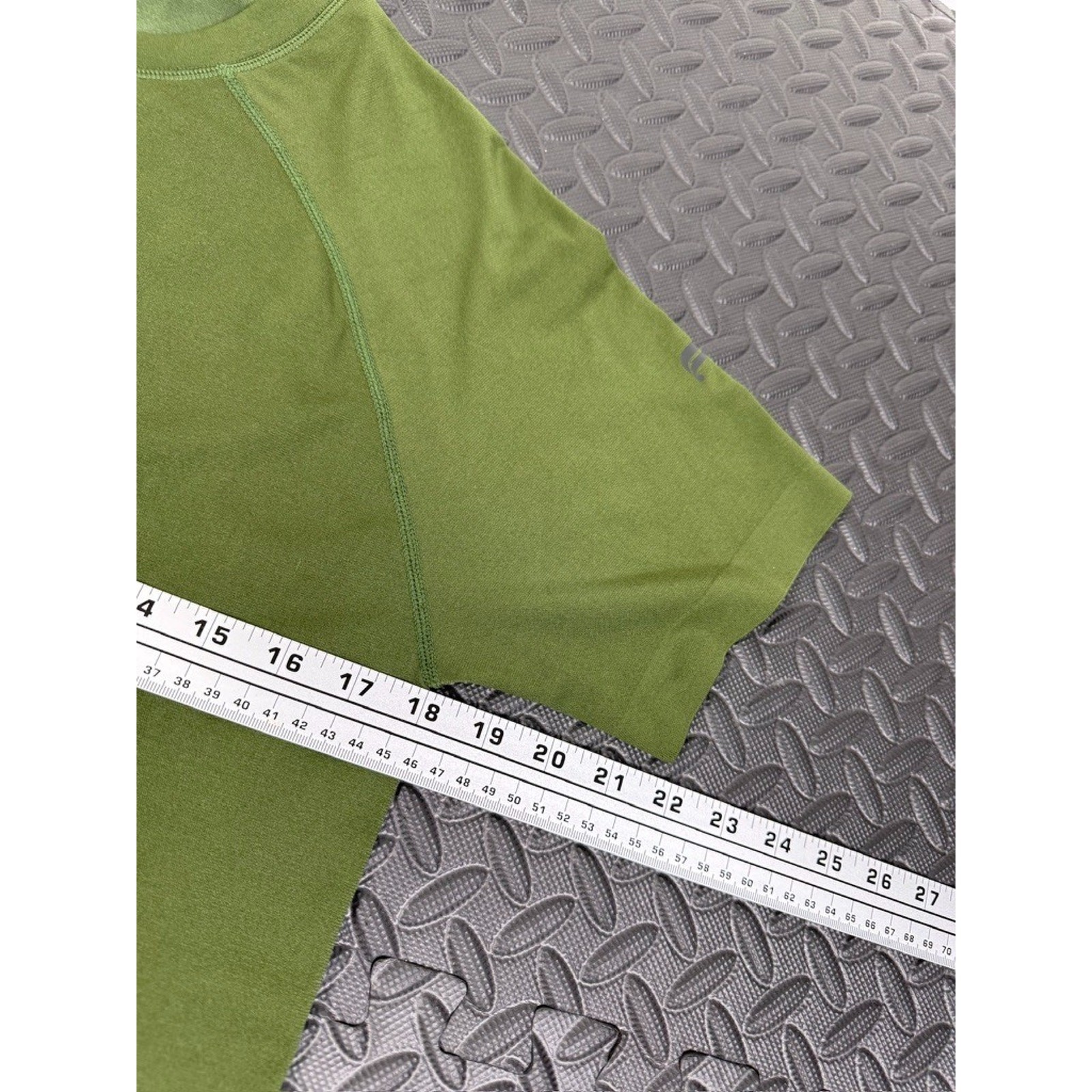 Fabletics Shirt Mens Size Small Performance Workout Gym Polyester Blend Green gallery