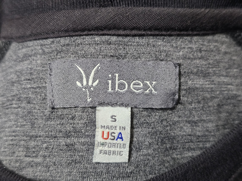 IBEX Men's Heathered Black Merino Wool Long Sleeve Crew Base Layer Small gallery