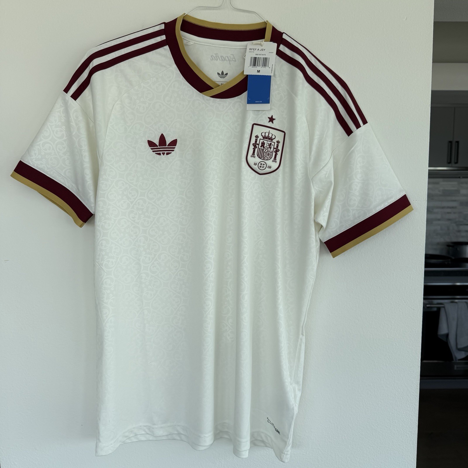NEW adidas Official Spain Men’s Medium 2026 World Cup Away Jersey Kit gallery