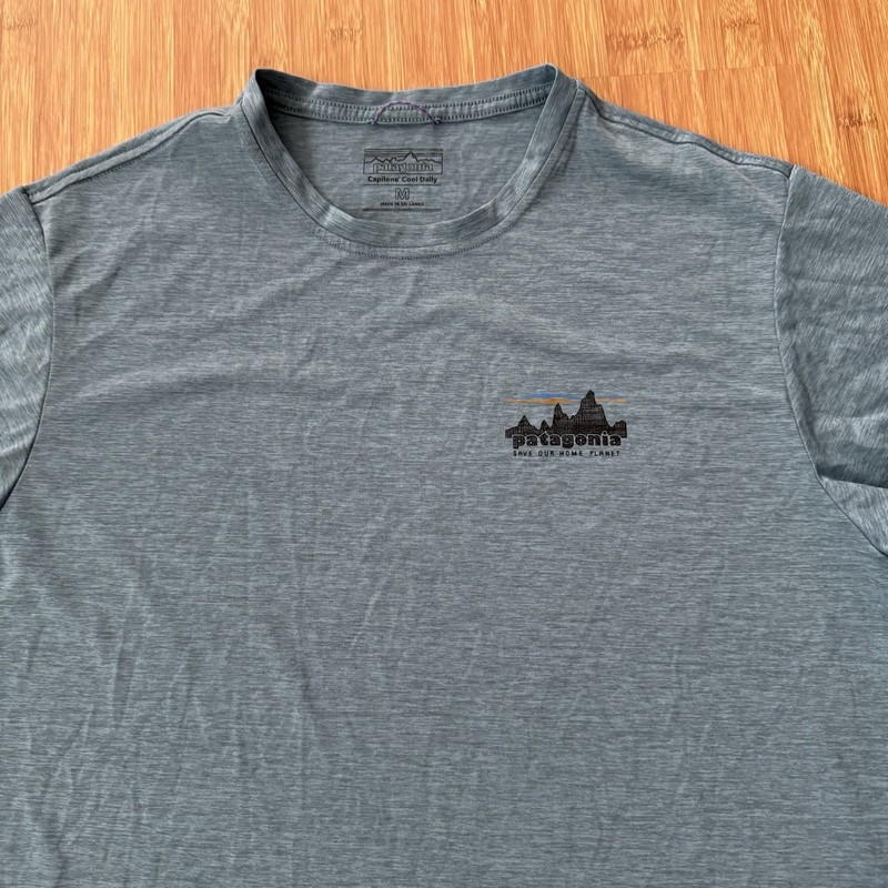 Patagonia Capilene Cool Daily T Shirt Men Medium Heather Blue Logo Graphic EUC gallery
