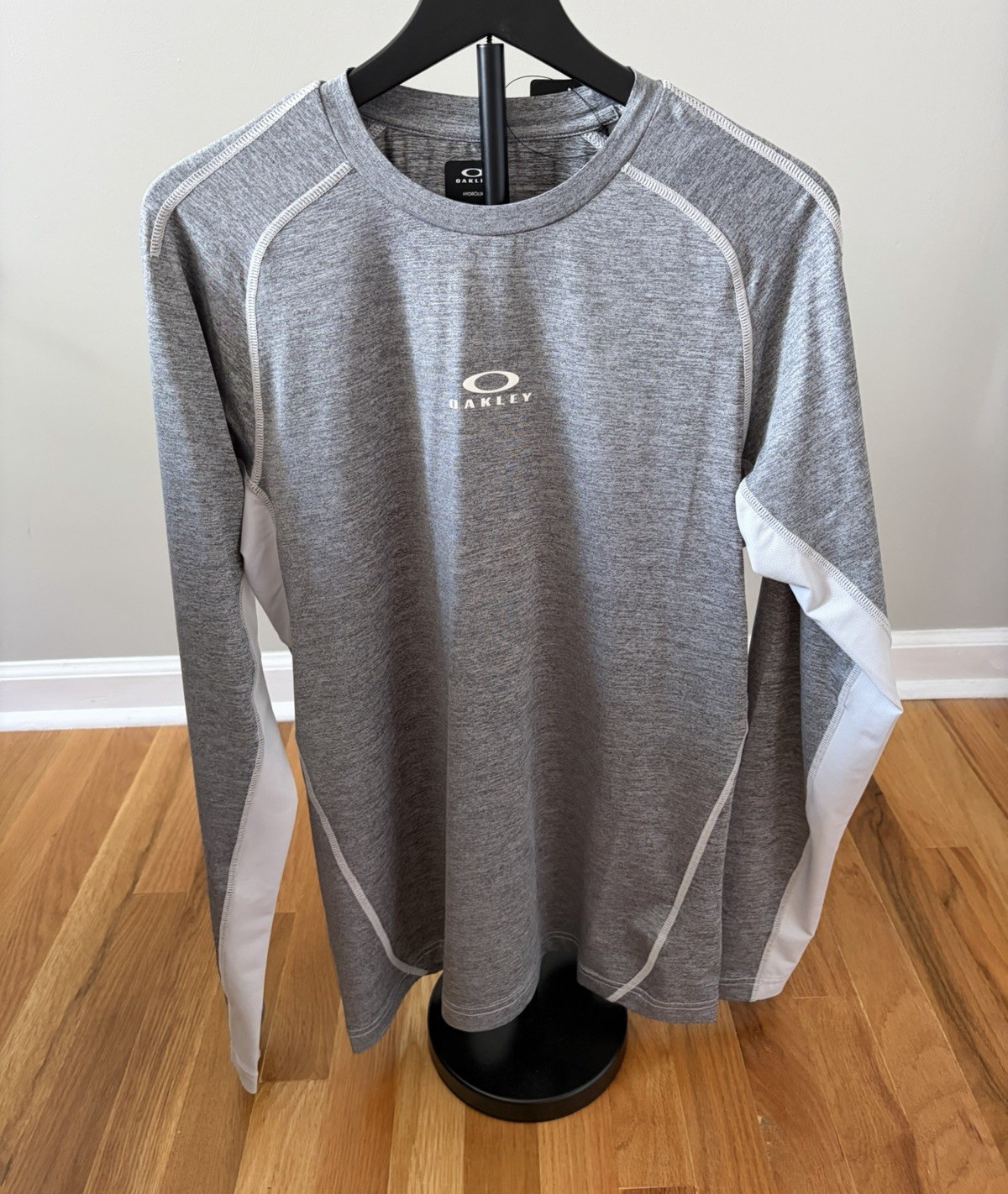 Oakley Hydrolix Performance Fit Long Sleeve Crew Neck Tee Gray/White Men's S gallery