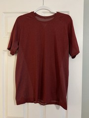 Lululemon Men’s L Dark Red Vent Tech Short Sleeve Shirt Performance Stretch