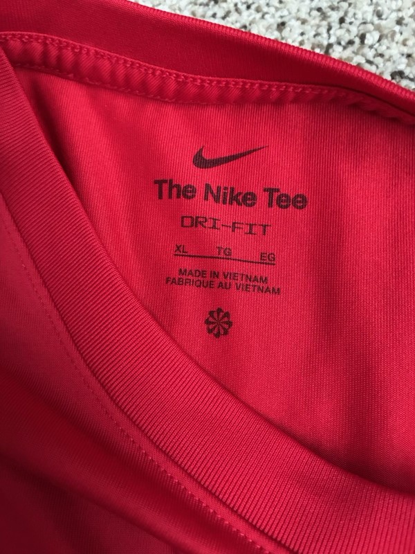 Nike Dri-FIT The Nike Tee Red Logo Polyester Crew Neck T-Shirt Men’s XL gallery