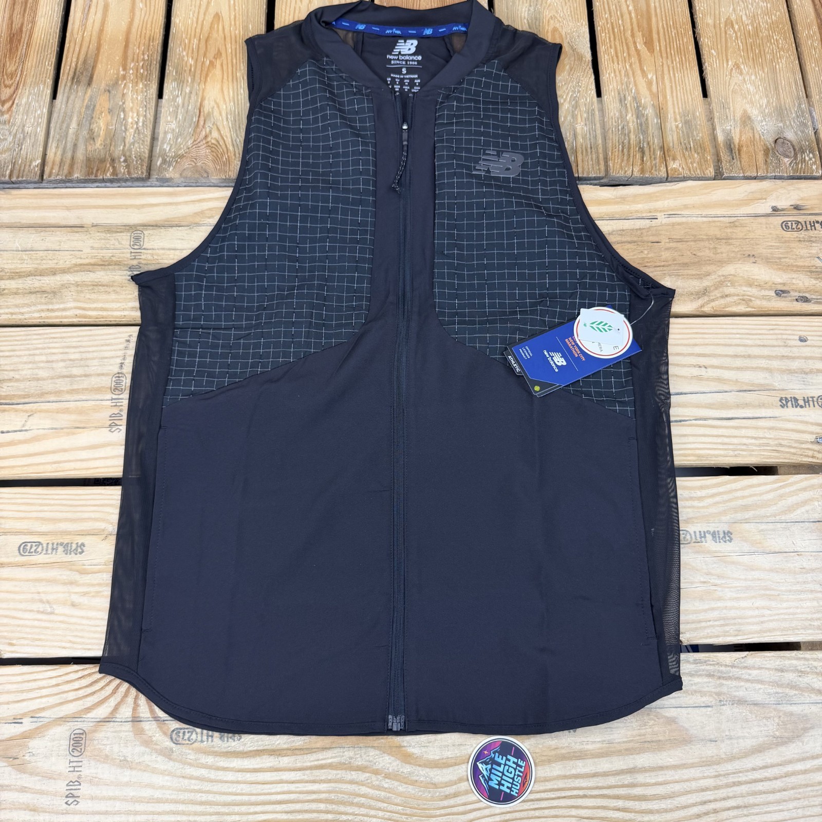 New Balance NYC Marathon 2023 Luminous Packable Running Vest Mens S New Tags gallery