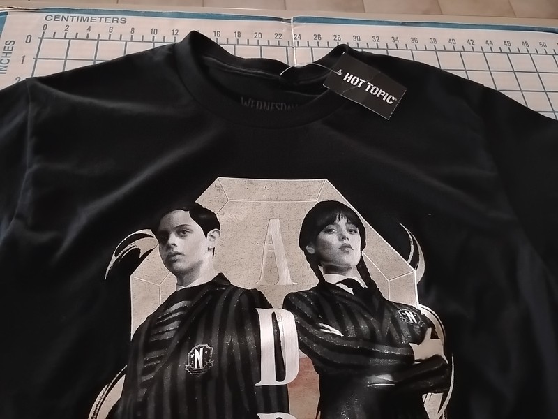 MENS LARGE BLACK/SILVER HOT TOPIC ADAMS FAMILY/ WEDNESDAY T-SHIRT - NWT gallery