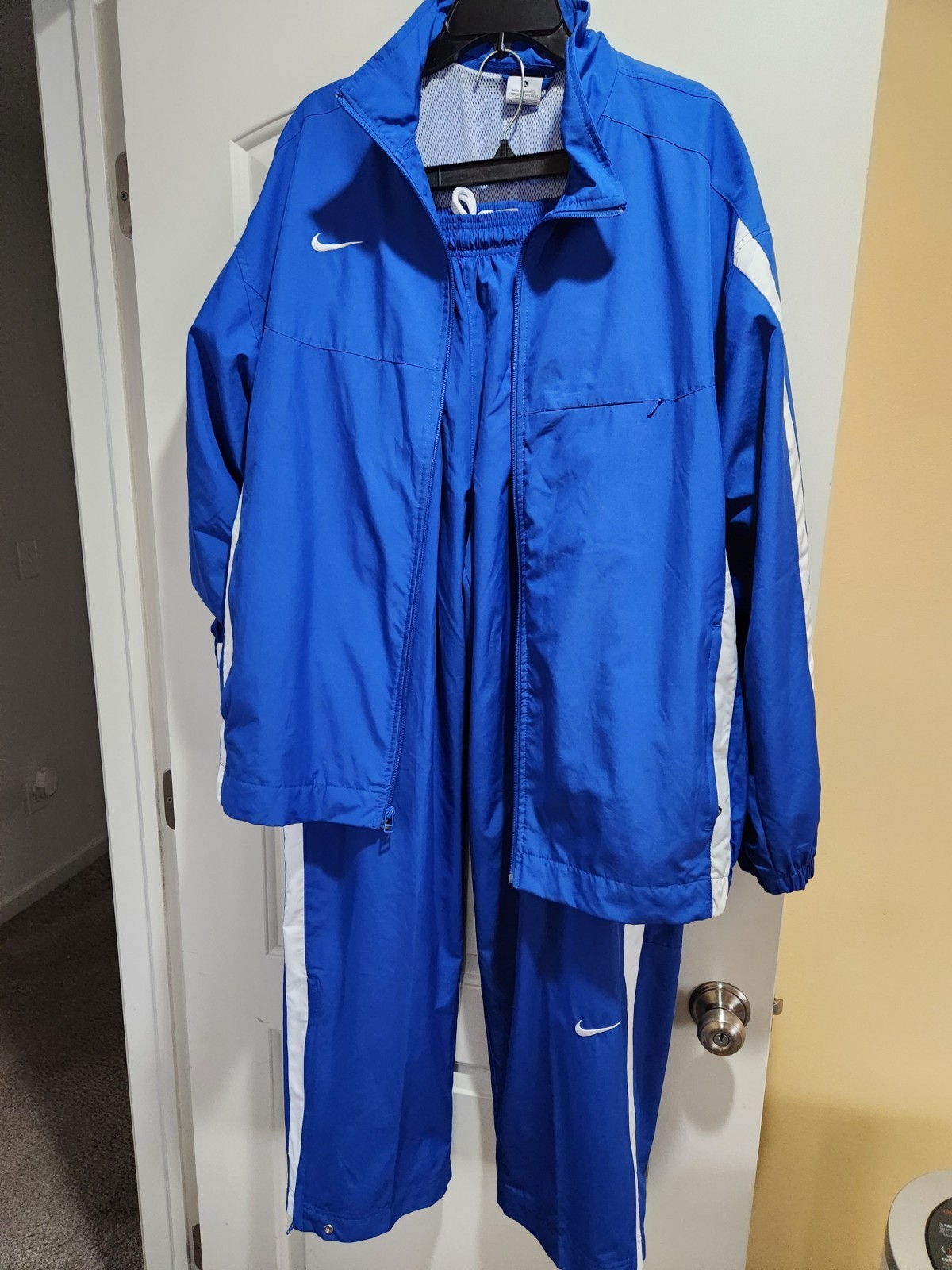 Men's Nike Royal Blue (w/white stripe) warm up XL Pre-Owned gallery