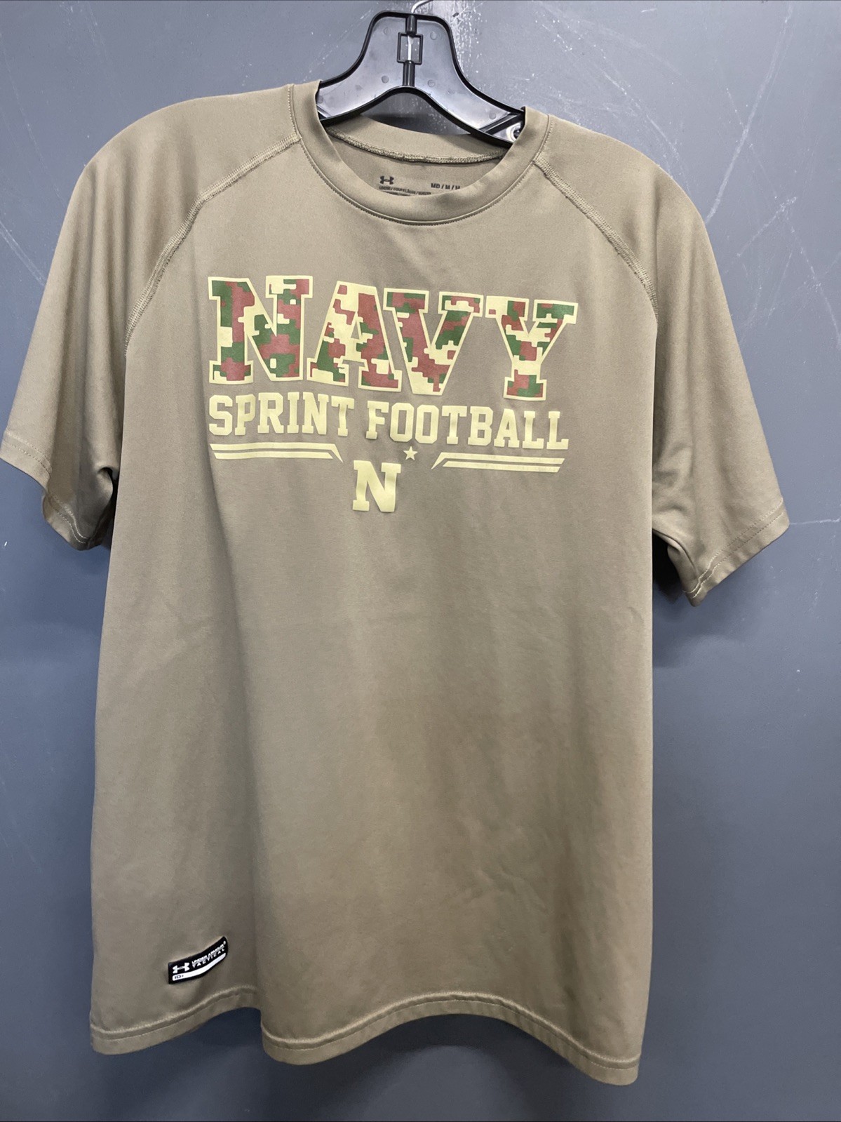 Navy Sprint Football Under Armour Tactical Tan Loose Fit Short Sleeve Shirt Sz M gallery