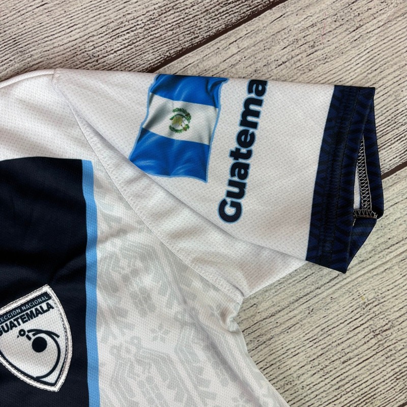 Umbro Guatemala National Team White / Home Soccer Jersey size Men's Large gallery