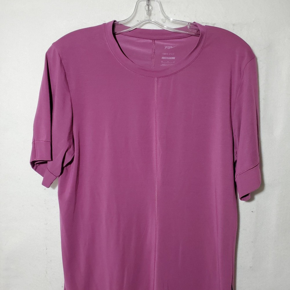 Nike Yoga Dri-FIT Shirt Mens Medium Purple Slim Fit Short Sleeve Athletic Tee
