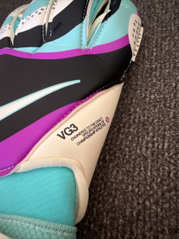 Nike Promo Player Issue VG3 Vapor Grip 3 Goalkeeper Gloves FB3000-010 Size 8 gallery