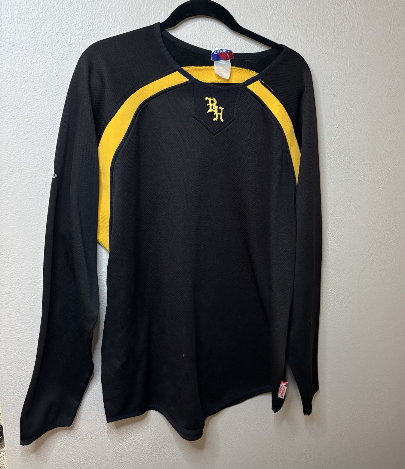 Majestic Men’s L Black Yellow Colorblock Raglan Long Sleeve Breathable Tee gallery