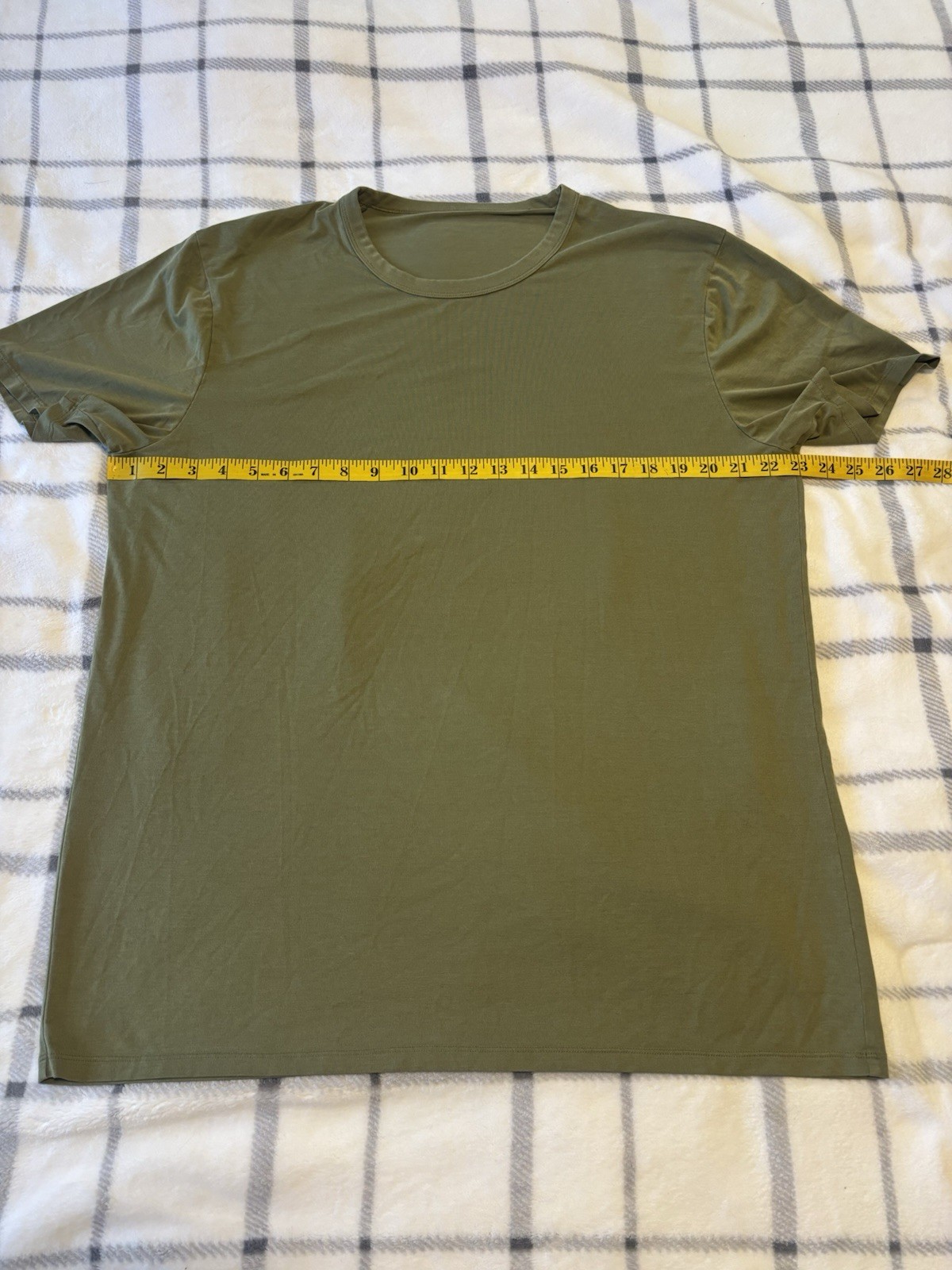 Lululemon T-Shirt Men’s Size Large Olive Green Short Sleeve T-Shirt Performance gallery
