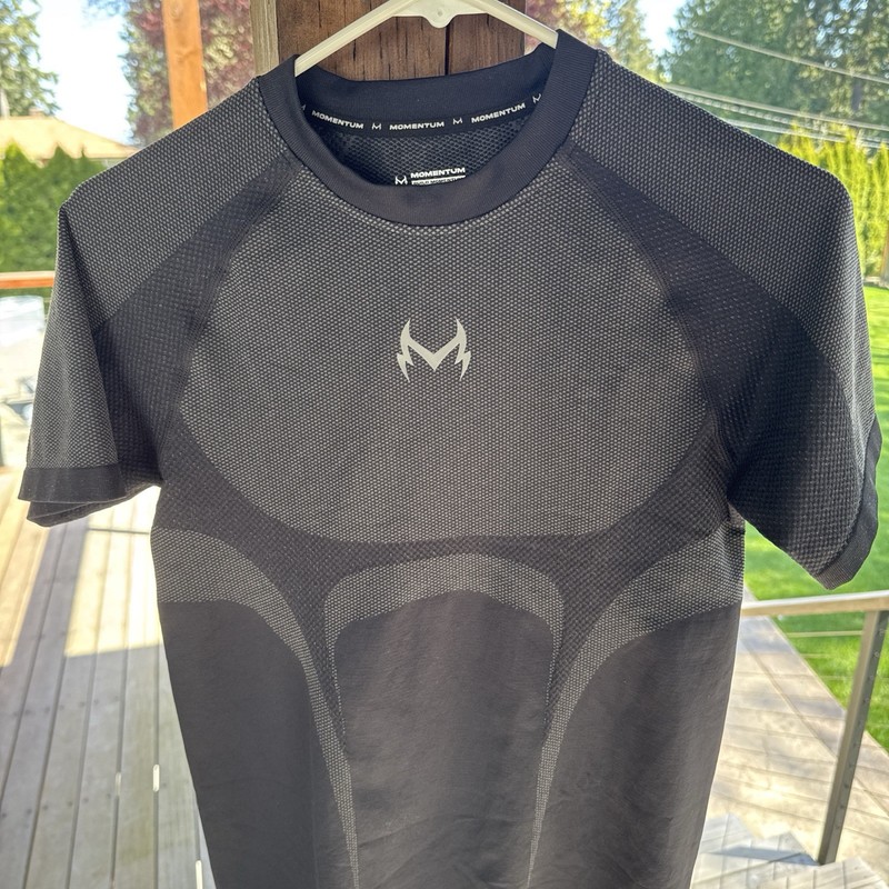 Momentum Compression Shirt - size M gallery
