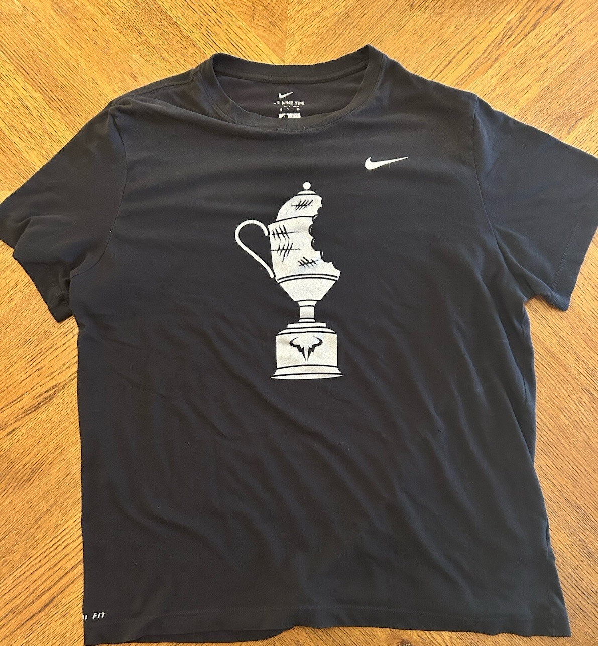 Nike Men's Dri-Fit Tee XL Shirt Rafa Nadal 20th Grand Slam Trophy Bite gallery