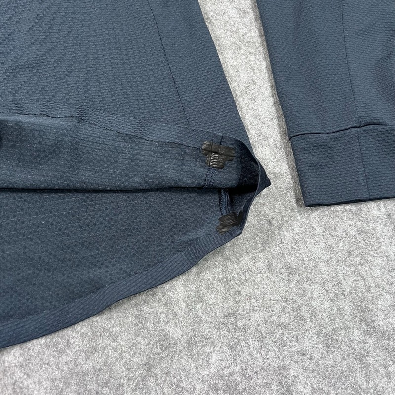 Lululemon True Navy Blue Black Long Sleeve Performance Tee T-Shirt Mens Size M gallery