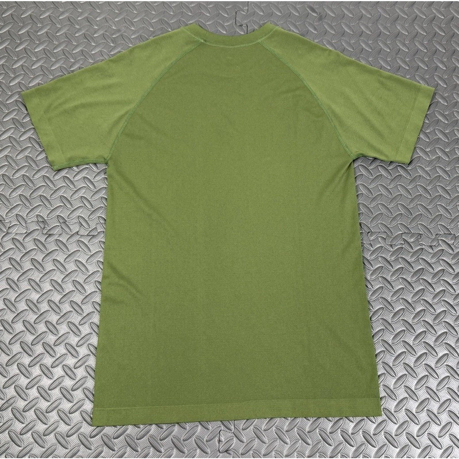 Fabletics Shirt Mens Size Small Performance Workout Gym Polyester Blend Green gallery