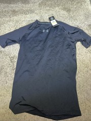NWT Under Armour HeatGear Compression Men’s Medium Black T-shirt 1296923