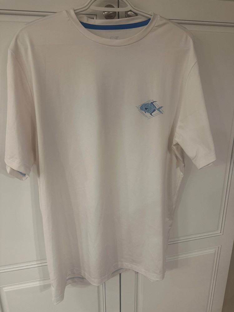 S/S performance vineyard vines shirt with fish logo on front and back. Size M.