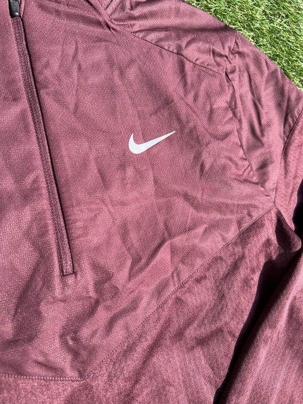 Medium Nike Sphere Element Men's Therma-FIT Water-Repellent 1/2-Zip Running Top gallery