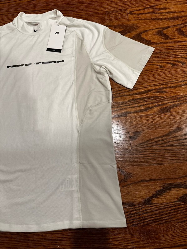 Nike Tech Dri-FIT Base Layer Shirt Mens Large White Slim Fit IB1522-100 NWT gallery