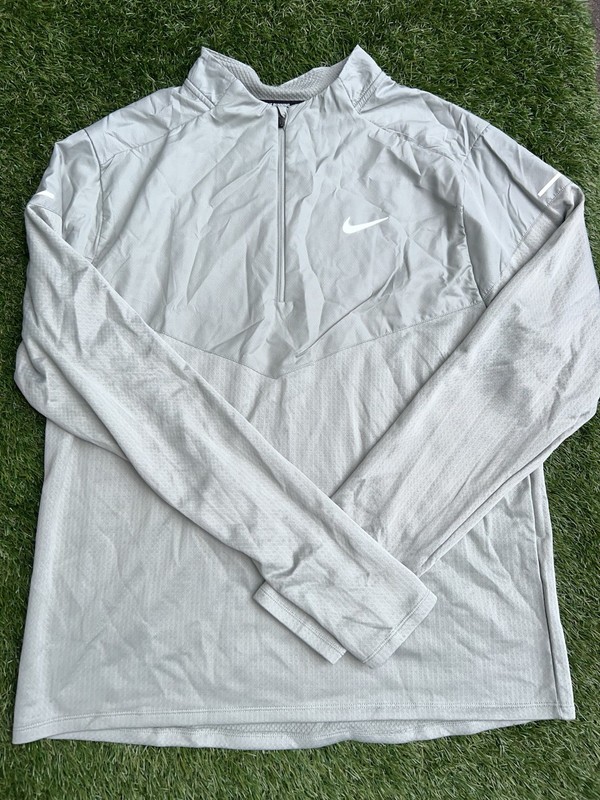 Medium Nike Sphere Element Men's Therma-FIT Water-Repellent 1/2-Zip Running Top gallery