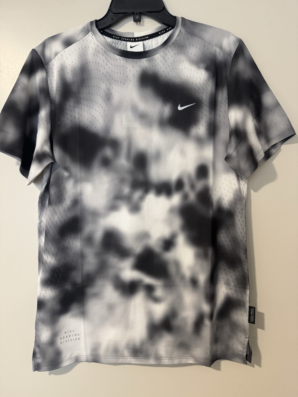 Size M - Nike Dri-FIT ADV Running Division Black Breathe Shirt HJ4148-010 Men’s gallery